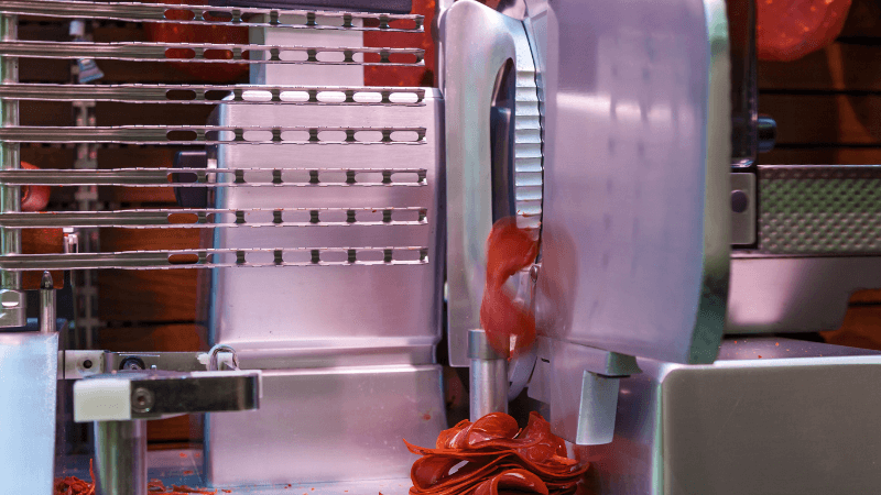 Các bộ phận trên máy cắt thịt công nghiệp có thể bị hỏng và cần thay thế