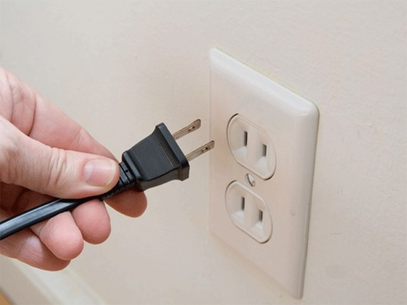 Phích cắm hỏng khiến nồi không vào điện 